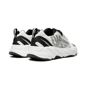 Yeezy Boost 700 MNVN - Laceless Analog